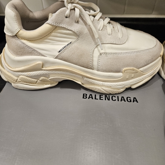 Authentic Balenciaga Triple S - Picture 2 of 7